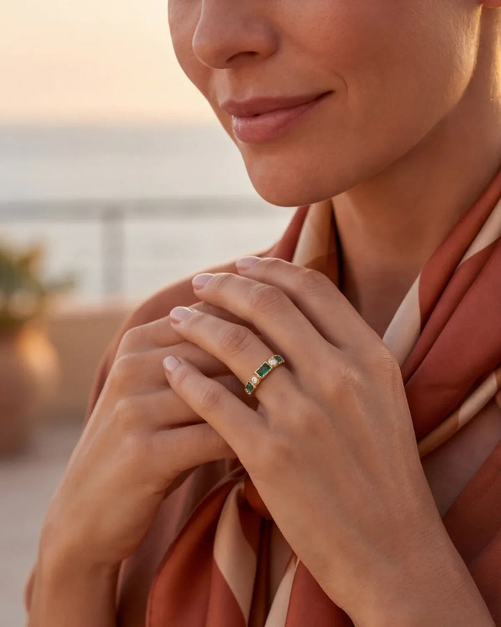 Pascale | Bague vec des pierres vertes