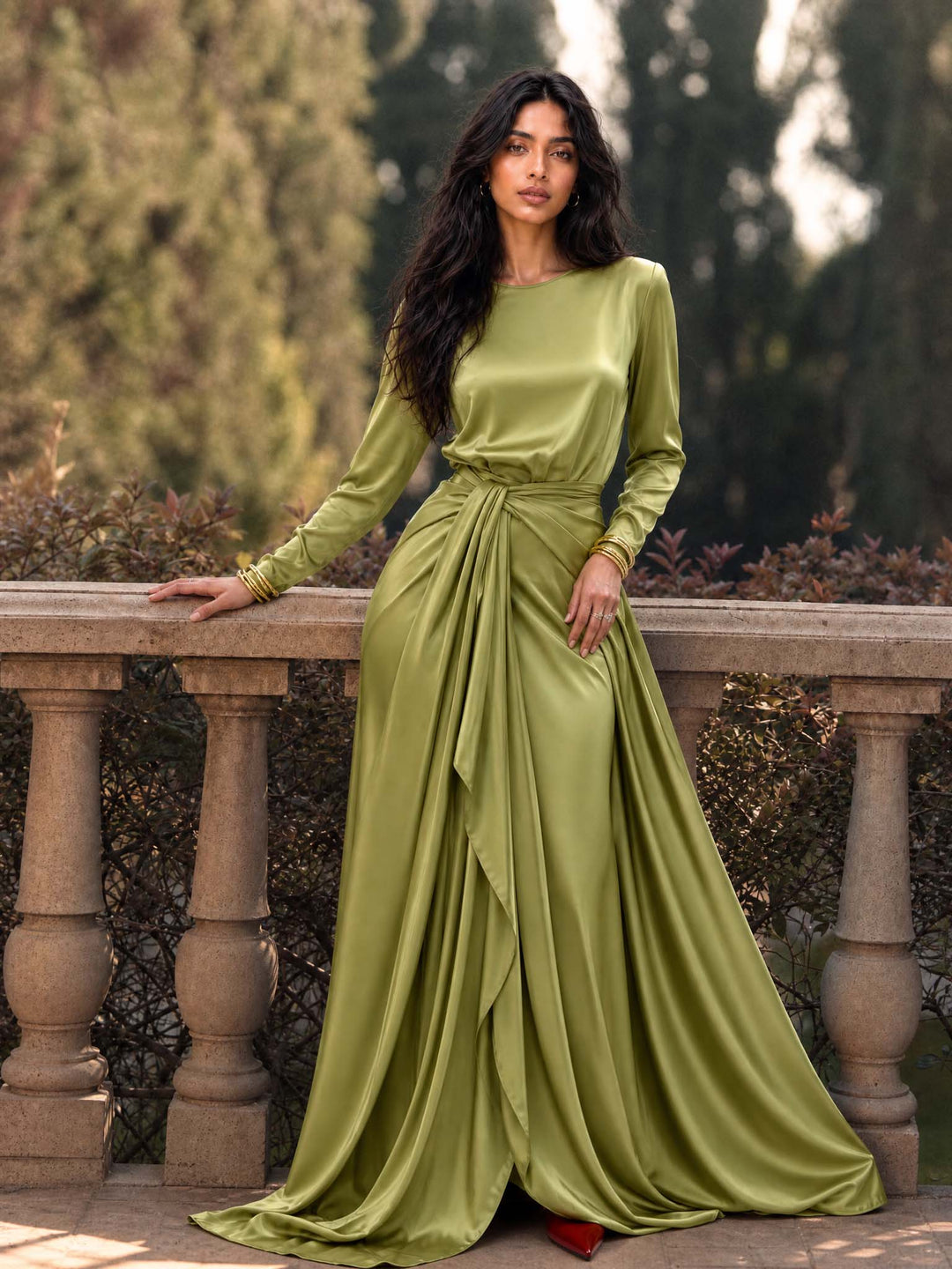 Robe Maxi Élégante en Satin Drapé