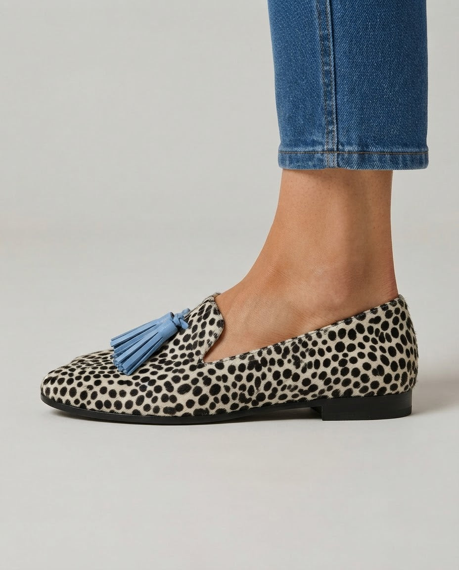 Mocassins Nadia — Léopard Blanc et Noir avec Pompons Bleus