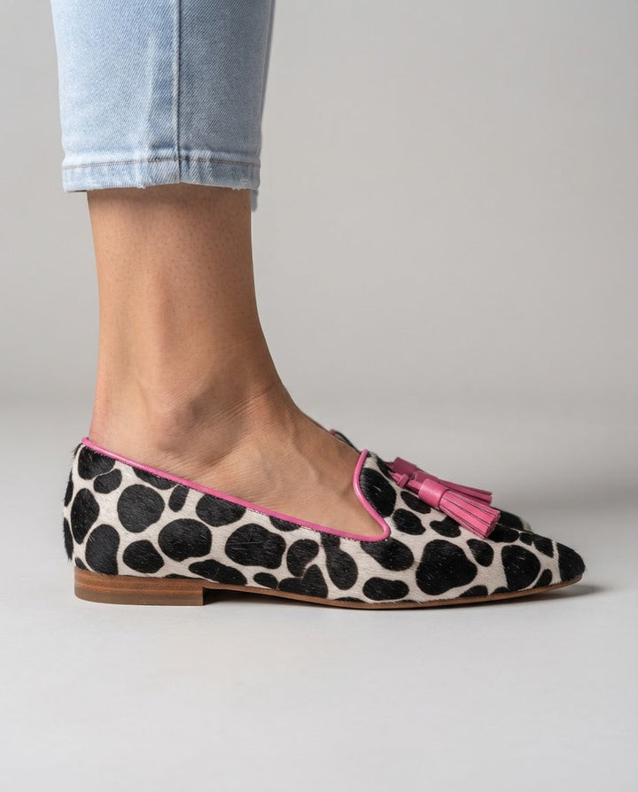 Mocassins Ginevra — Vache Noir et Blanc, Pompons Roses