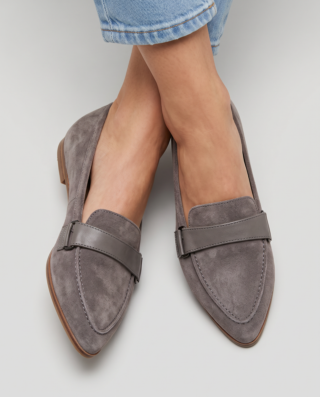 Mocassin à Bout Pointu avec Bandeau sur le Cou de Pied