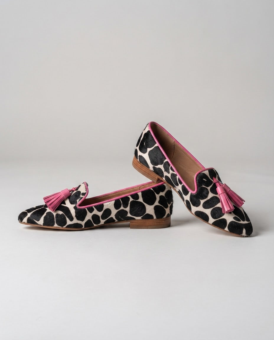 Mocassins Ginevra — Vache Noir et Blanc, Pompons Roses