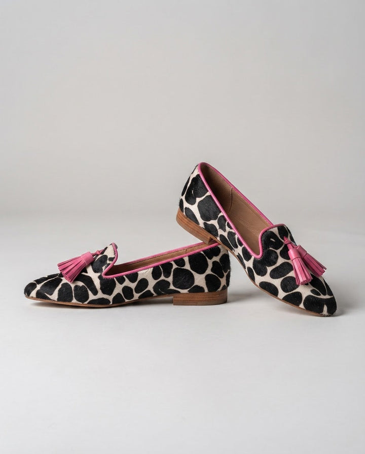 Mocassins Ginevra — Vache Noir et Blanc, Pompons Roses