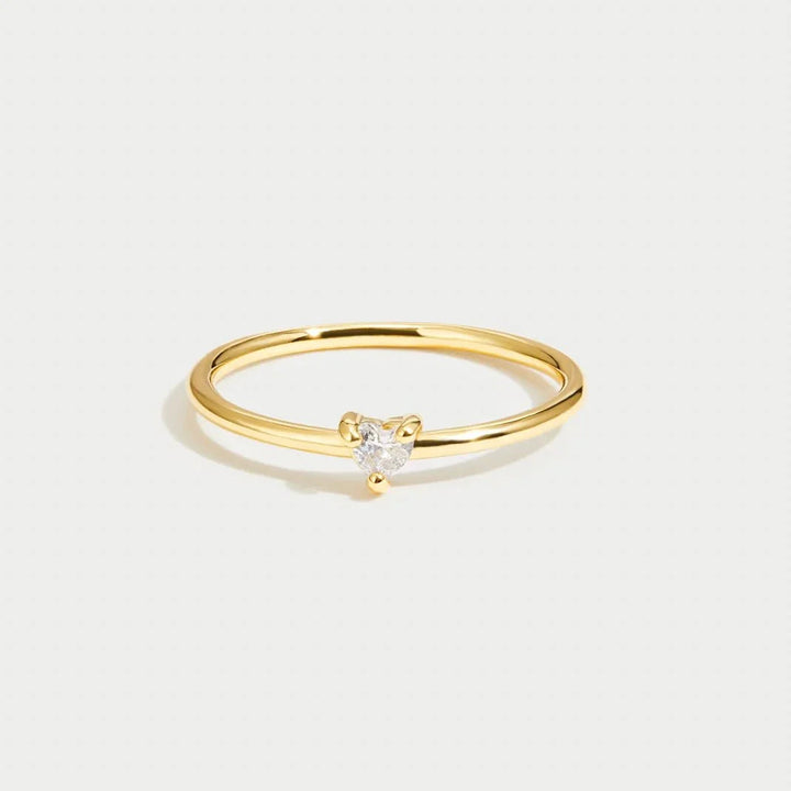 Leonie | Une simple bague en or avec une surface lisse